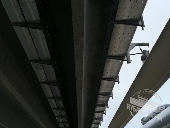Прокладка кабеля на несущих конструкциях моста, пример 2
